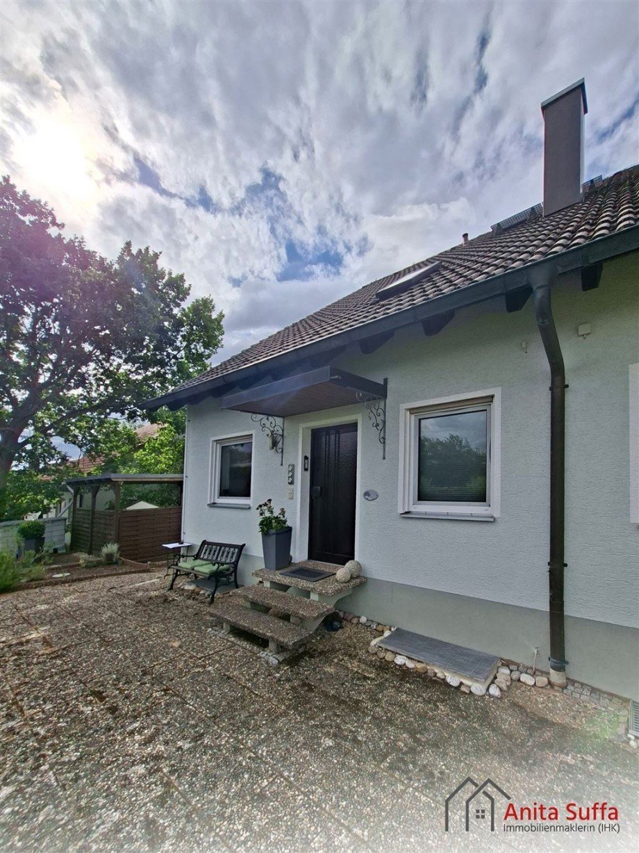 Eingang rechts Zweifamilienhaus Neuhof a d Zenn