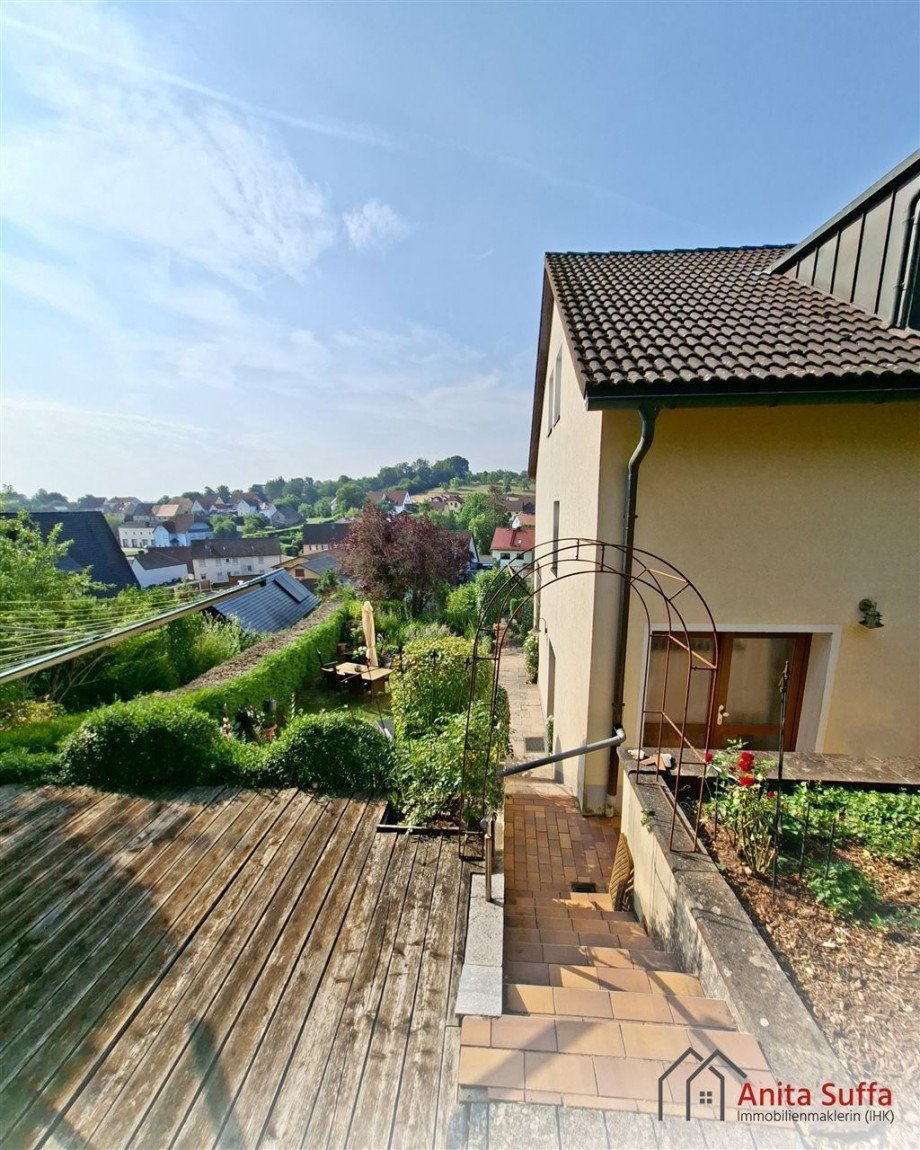 Blick Haus - Garten Mehrfamilienhaus M�nchsteinach