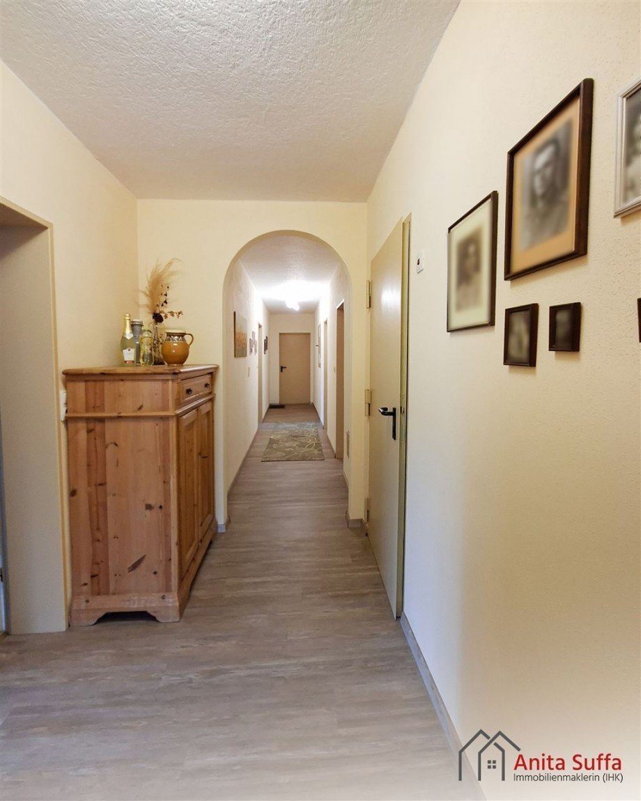 Flur UG Mehrfamilienhaus M�nchsteinach