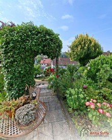 Garten Beeindruckendes Mehrgenerationenhaus mit Weitblick: Massiv gebaut, �berdurchschnittlich modernisiert