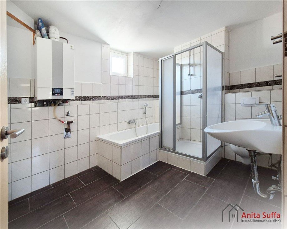 Bad EG Doppelhaush�lfte Diespeck
