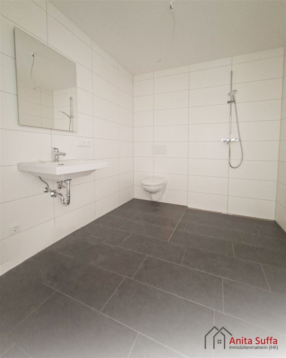 Bad Erdgeschosswohnung Domb�hl
