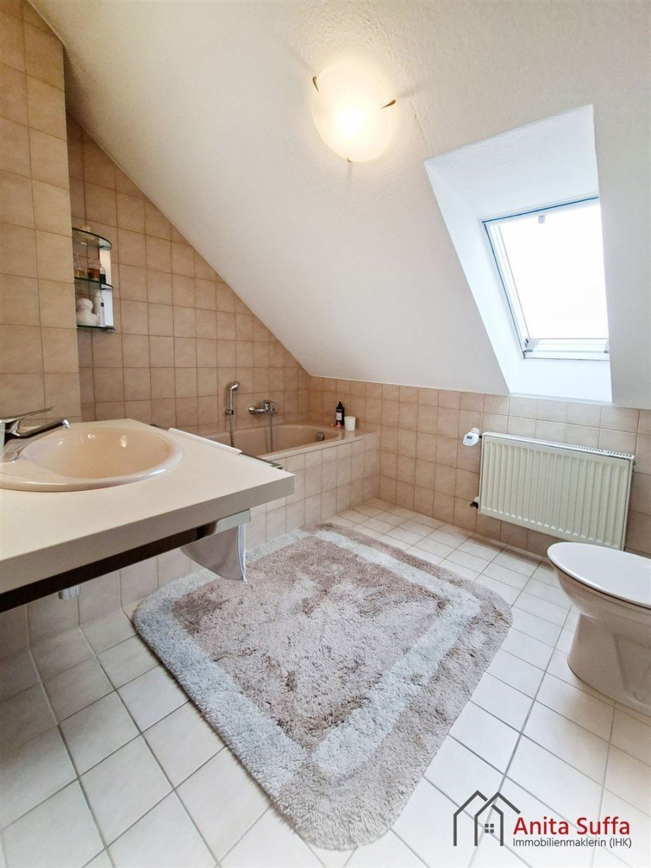 Bad OG Zweifamilienhaus Neuhof a d Zenn